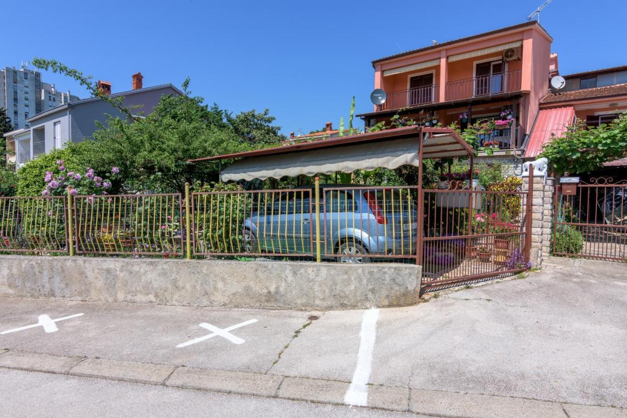Apartments With A Parking Space Pula - 16053 Exterior foto